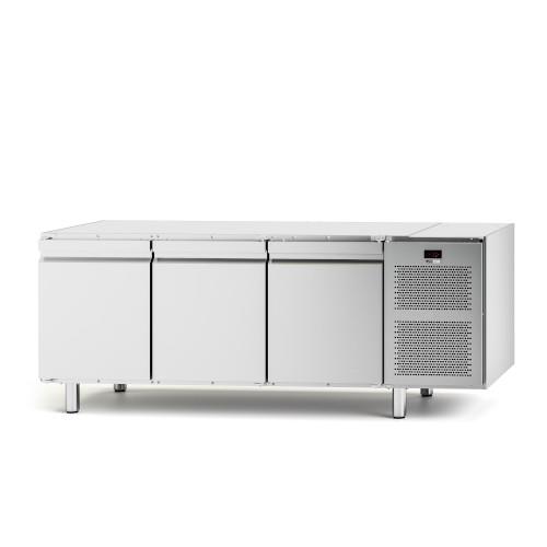 Refrigerated counter NEOS with 3 doors