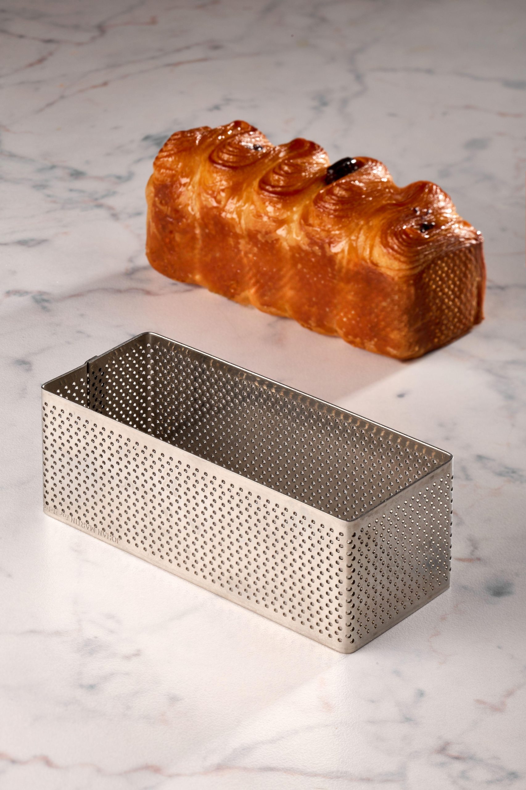 DEC-XF59-1z Perforated inxo band Viennoiserie XF59 120x50xh45mm - Image 1